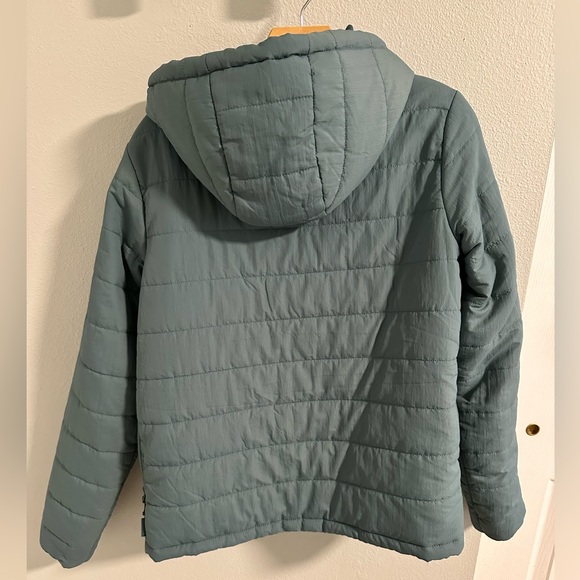 Billabong | A/Div Transport Puffer Zip Up Hooded Jacket in Sage | Size Medium - Picture 4 of 4